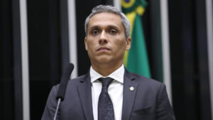 Leia mais sobre o artigo Gustavo Gayer é internado com obstrução intestinal