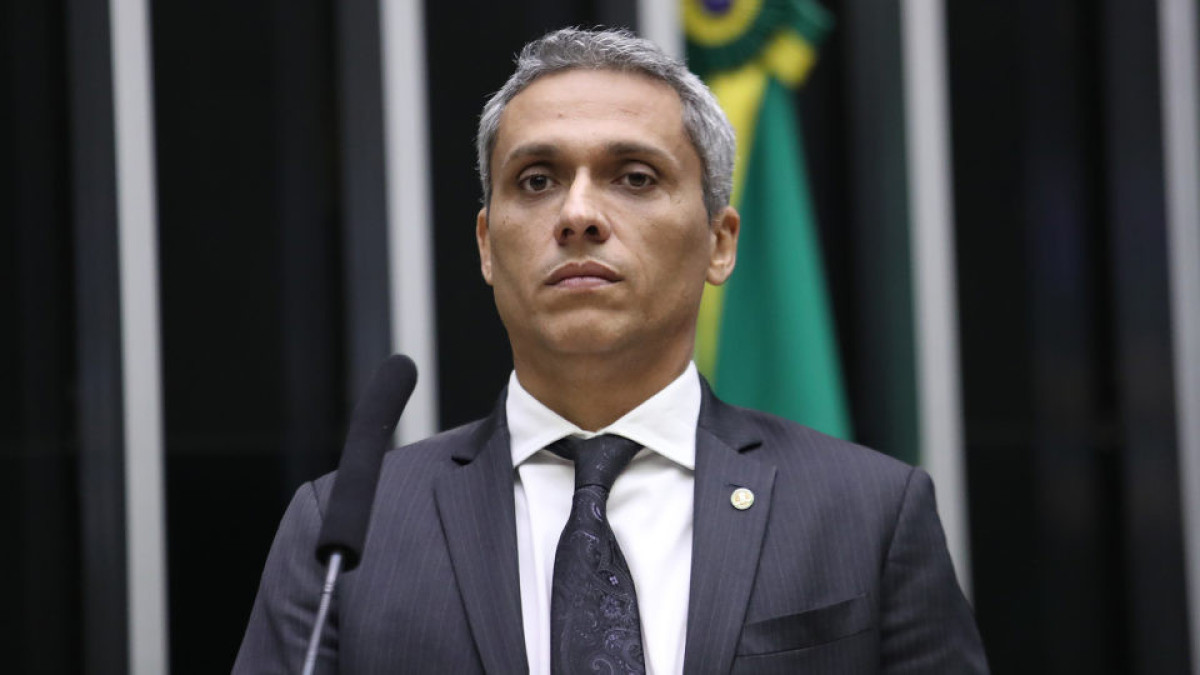 Leia mais sobre o artigo Gustavo Gayer é internado com obstrução intestinal