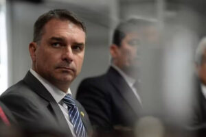 Leia mais sobre o artigo Flávio critica governo Lula e fala em “dívida e fome”