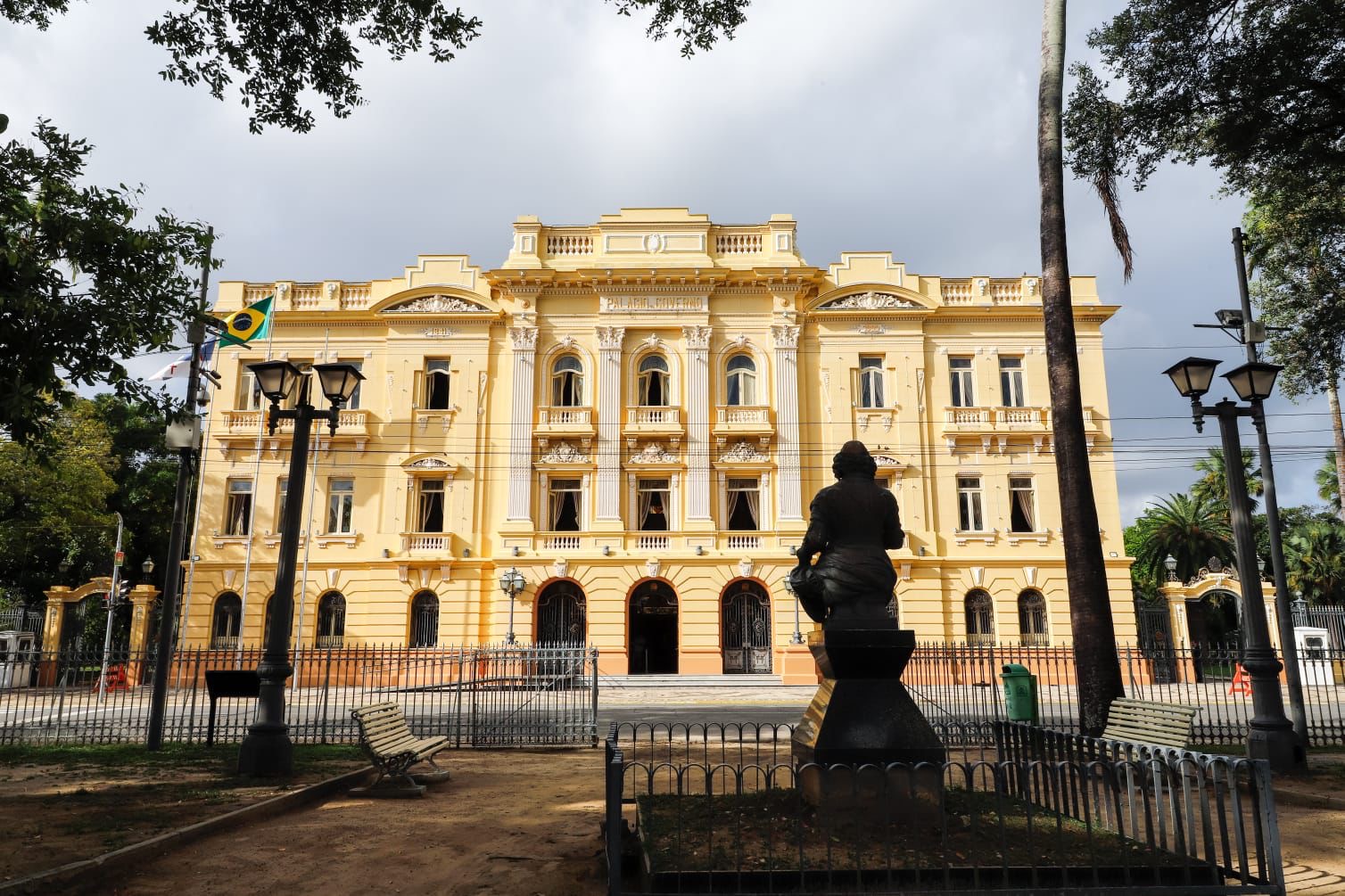 Leia mais sobre o artigo Governo de Pernambuco decreta expediente reduzido na próxima segunda-feira (29)