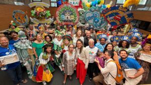 Leia mais sobre o artigo Liana Cirne entrega Títulos de Patrimônio Cultural Imaterial do Recife a blocos líricos e entidades de preservação do Carnaval