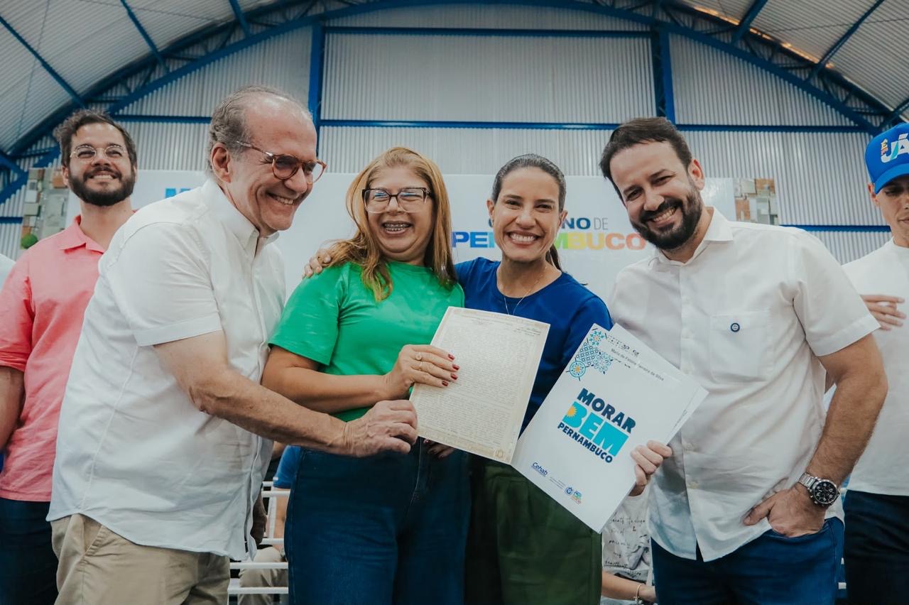 Leia mais sobre o artigo Govenadora Raquel Lyra percorre 2.800 km pelo Sertão e entrega mais de R$ 100 milhões em obras de água, educação e segurança