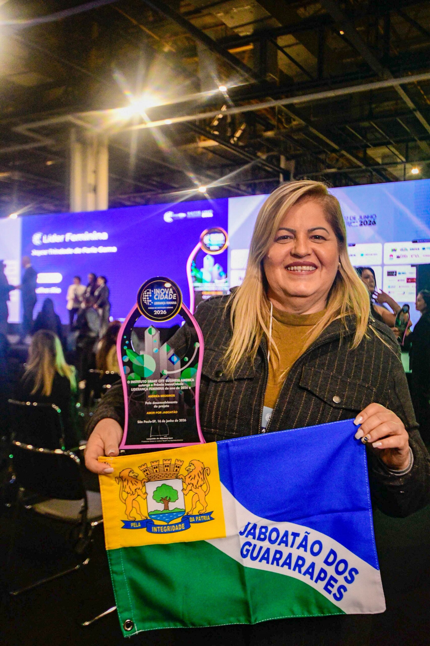 Leia mais sobre o artigo Andréa Medeiros conquista Prêmio InovaCidade Liderança Feminina