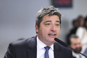 Leia mais sobre o artigo Flávio anuncia Carlos Portinho como pré-candidato do PL ao Senado no RJ