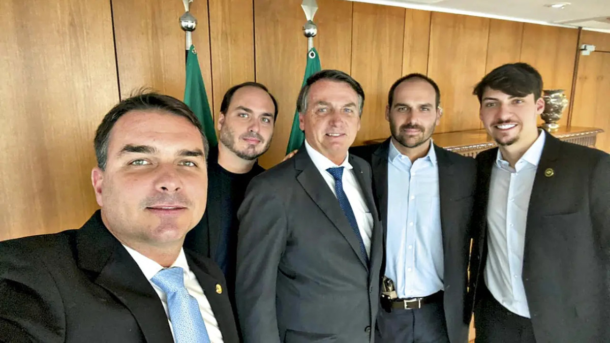 No momento, você está visualizando Campanha de Flávio busca apoio da OAB para retomar visitas a Bolsonaro