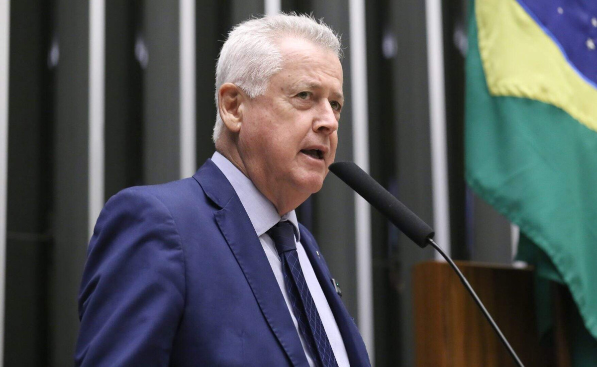Leia mais sobre o artigo TRE-DF manda Rollemberg retirar outdoors com número do PSB