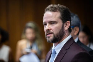 Leia mais sobre o artigo Durigan cobra fiscalização antecipada de fintechs pelo BC