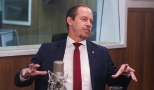 Leia mais sobre o artigo TRE-DF rejeita ações contra Ricardo Cappelli por publicações críticas ao GDF