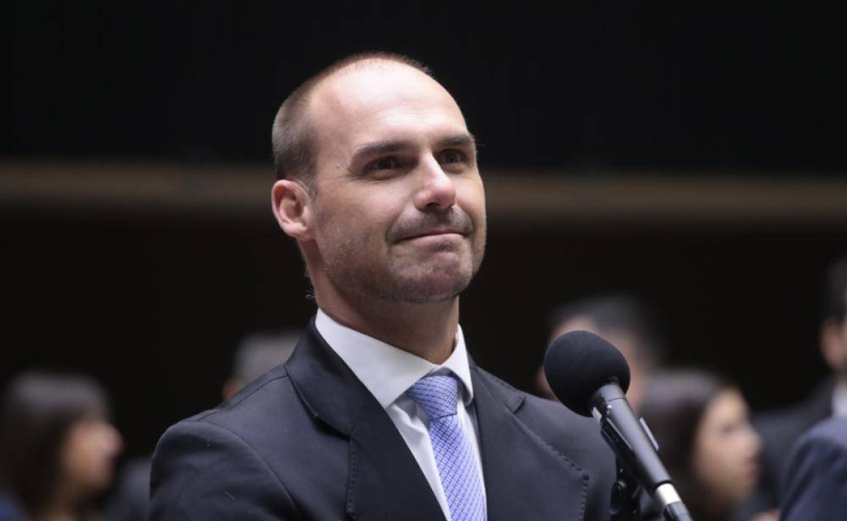 Leia mais sobre o artigo DPU pede ao STF redução da pena de Eduardo Bolsonaro