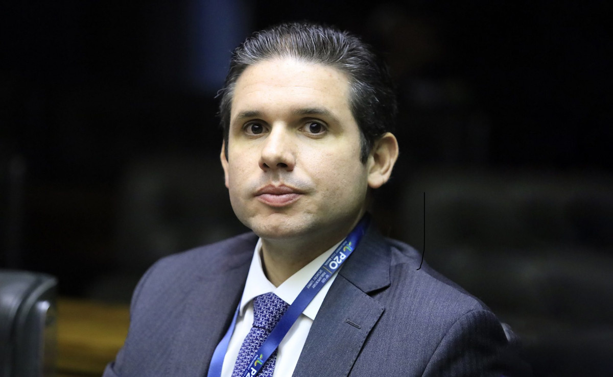 Leia mais sobre o artigo Hugo Motta cria, oficialmente, comissão da PEC que reduz maioridade penal