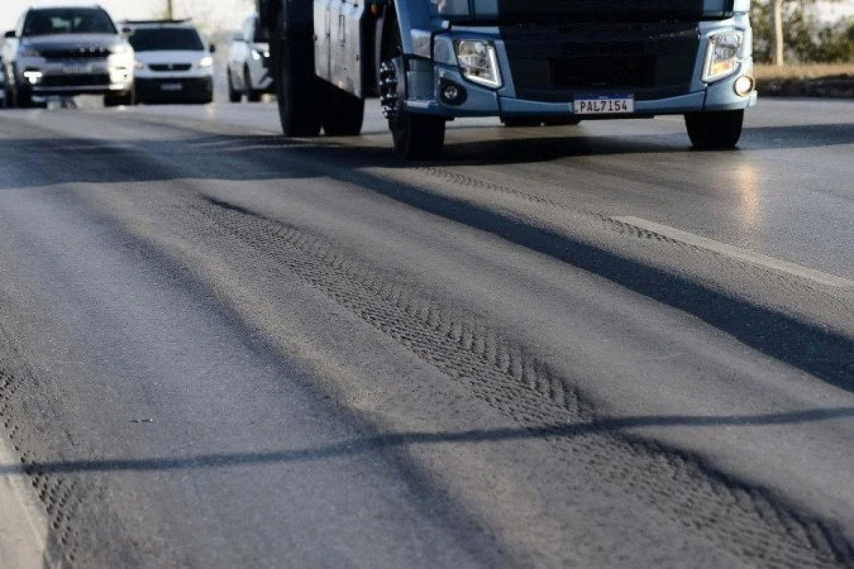 Leia mais sobre o artigo Crise climática cobra preço nas estradas e ameaça transporte de cargas