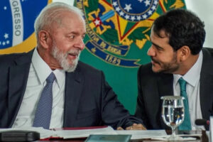 Leia mais sobre o artigo Com aceno a Lula, Alcolumbre reabre caminho para Messias no STF