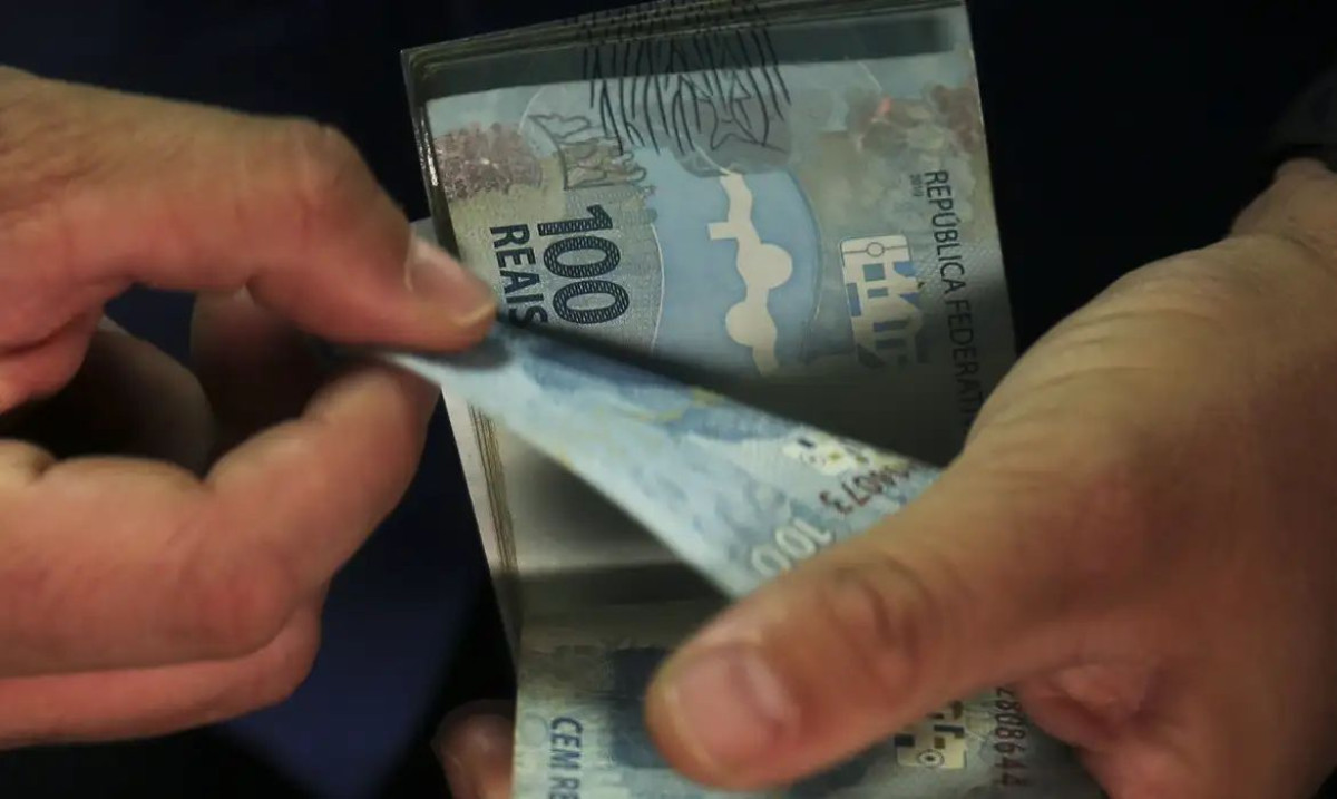 Leia mais sobre o artigo Governo Federal refaz cálculo e estima salário mínimo de R$ 1.741 em 2027