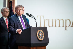 Leia mais sobre o artigo Trump anuncia tarifaço contra o Canadá em 50% sobre automóveis e aço