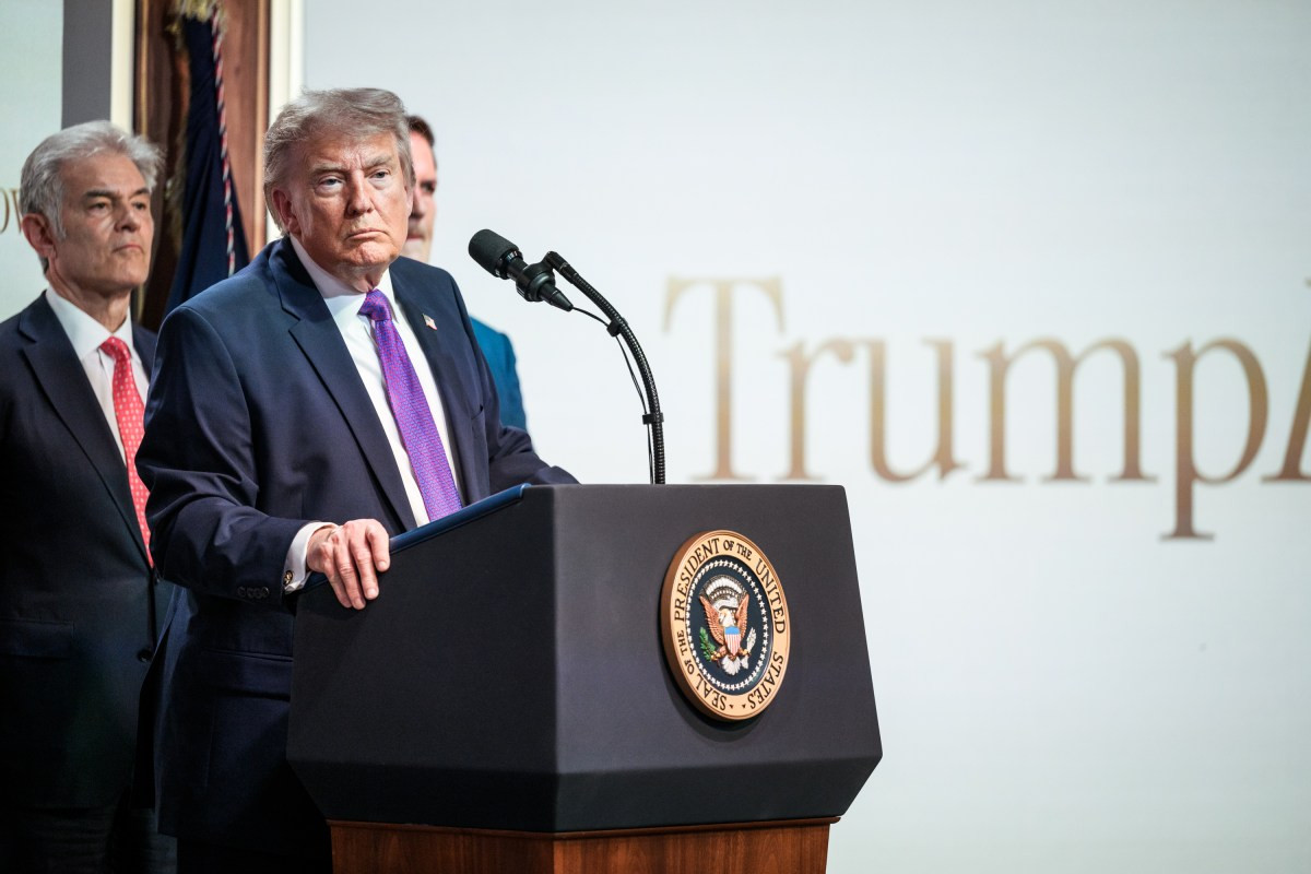 Leia mais sobre o artigo Trump anuncia tarifaço contra o Canadá em 50% sobre automóveis e aço