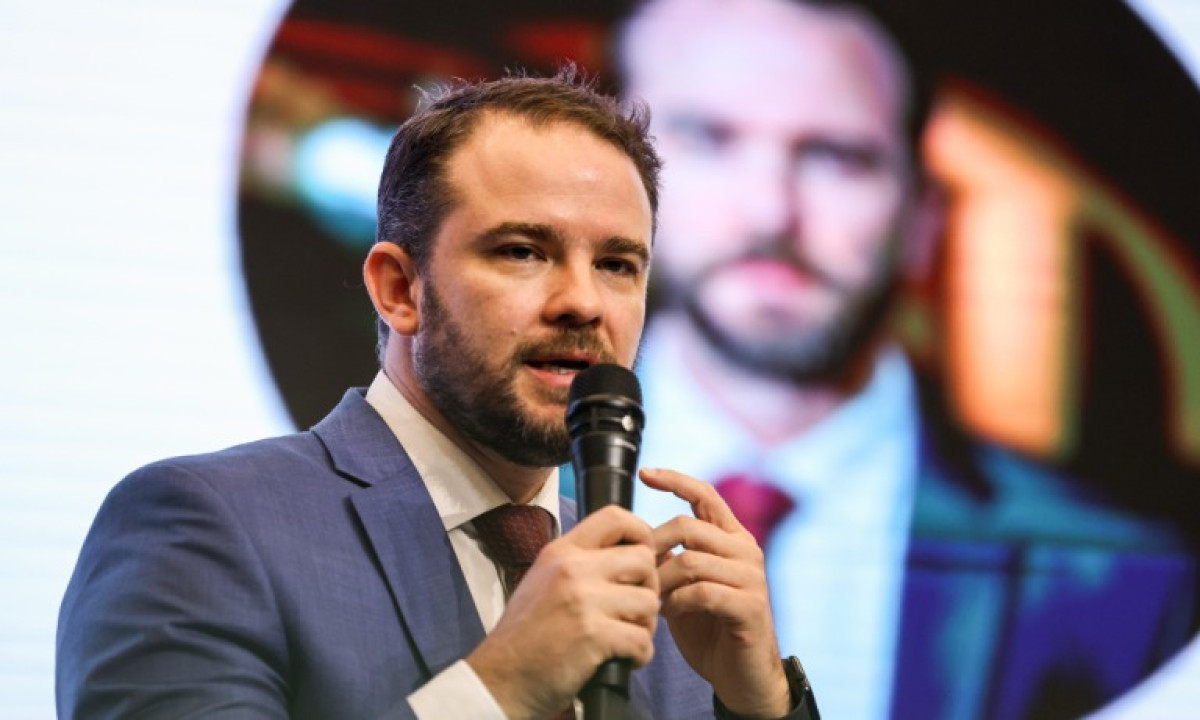 No momento, você está visualizando Salário mínimo será de R$ 1.741 em 2027, diz Dario Durigan