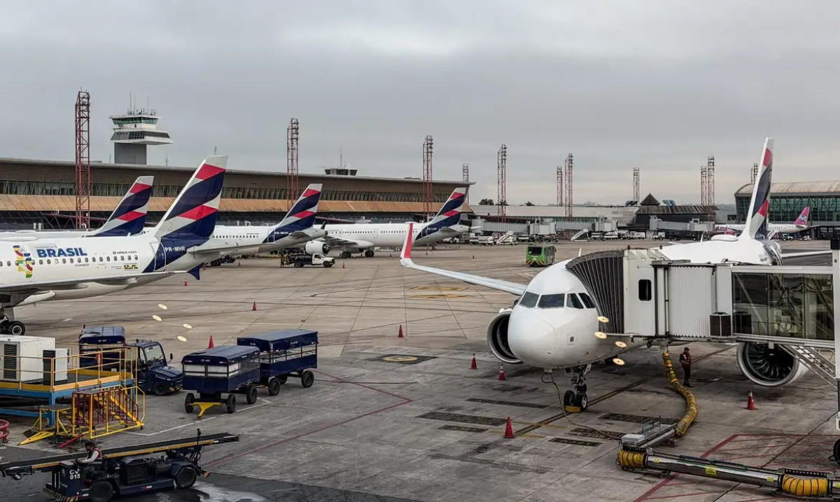 Leia mais sobre o artigo Anvisa atualiza regras de segurança sanitária para aviões e aeroportos
