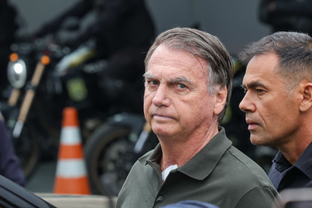 Leia mais sobre o artigo Moraes autoriza fisioterapia em Bolsonaro em um dia da semana