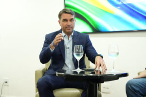 Leia mais sobre o artigo ‘Se preparem! Vou declarar PCC, CV e milícias como terroristas’, diz Flávio