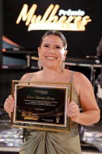 Leia mais sobre o artigo Dr. Natália Borba recebe o Troféu Mulheres Sucesso 2026 por sua atuação no desenvolvimento infantil