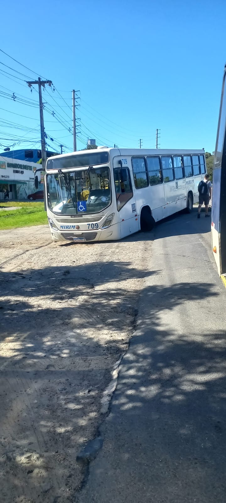 Leia mais sobre o artigo Incidente com ônibus na BR-101 expõe a falta de fiscalização e põe em risco passageiros em Jaboatão