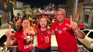 Leia mais sobre o artigo Liana participa de caminhada de Lula em Gravatá ao lado de Eduardo Cassapa