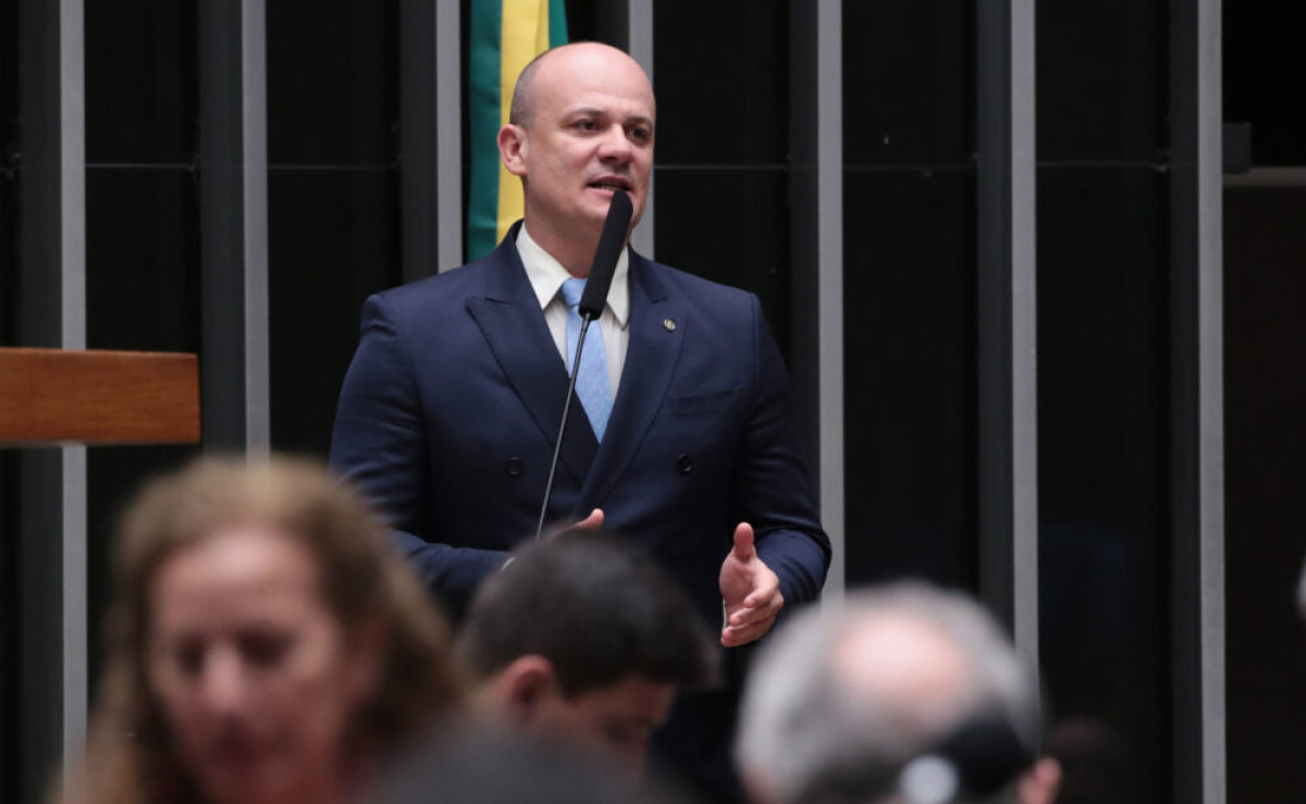 No momento, você está visualizando Líder da oposição acusa Dino de perseguição após operação contra Mario Frias