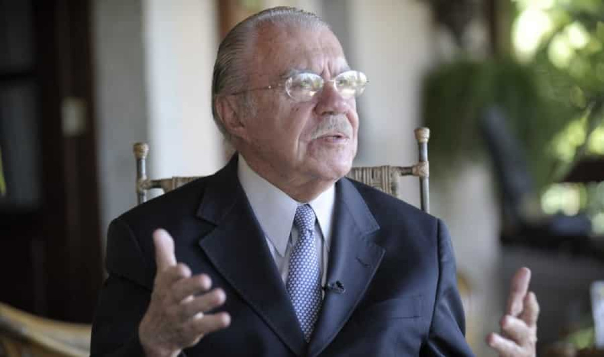 Leia mais sobre o artigo José Sarney é hospitalizado com pneumonia e condição é estável