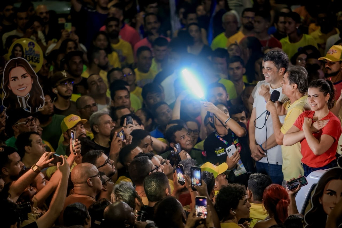 Leia mais sobre o artigo Carlos Santana e Lara mostram força política em grande caminhada em Nossa Senhora do Ó