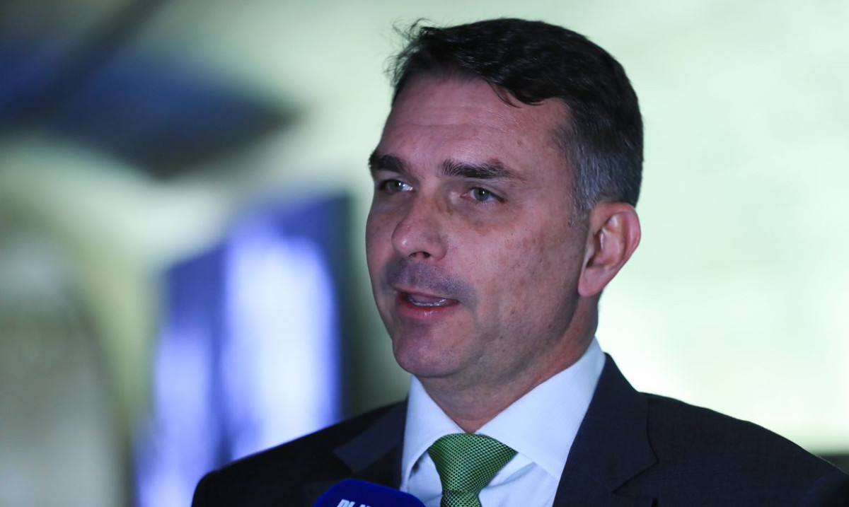 Leia mais sobre o artigo Flávio prevê corte de ministérios e redução da maioridade penal para 14 anos