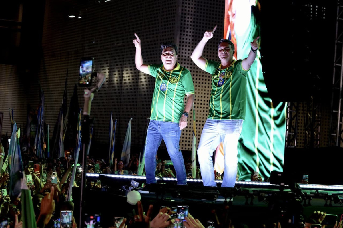 No momento, você está visualizando Em evento no Recife, Flávio pede voto para Mendonça e Carlos Santana