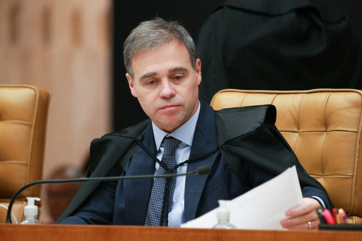 No momento, você está visualizando Mendonça quer levar indícios contra Moraes ao plenário do STF; só depende de Fachin