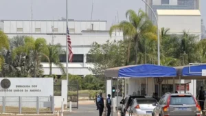 Leia mais sobre o artigo Embaixada dos EUA e consulados reabrem após fechamento nas eleições