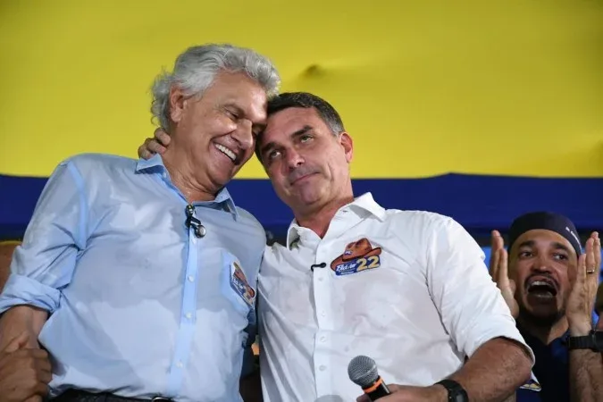 Leia mais sobre o artigo Flávio diz que usará maioria no Congresso para mudar Constituição
