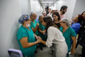 Leia mais sobre o artigo Governadora Raquel Lyra visita obras entregues no Hospital da Restauração e no Hospital Agamenon Magalhães
