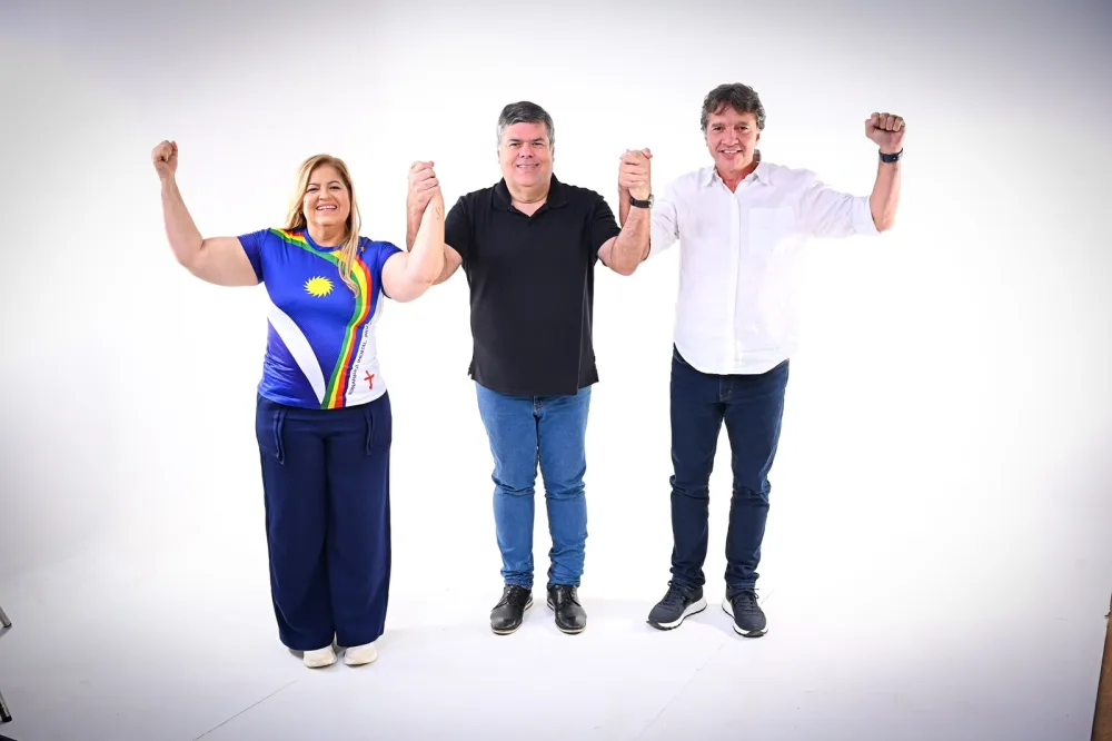 Leia mais sobre o artigo Bruno Oliveira comemora êxito das campanhas e vitória nas urnas de Andrea Medeiros e Guilherme Uchoa Júnior