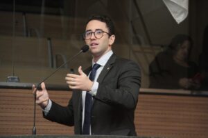 Leia mais sobre o artigo Thiago Medina se pronuncia após acusações relacionadas a incêndio na UFPE