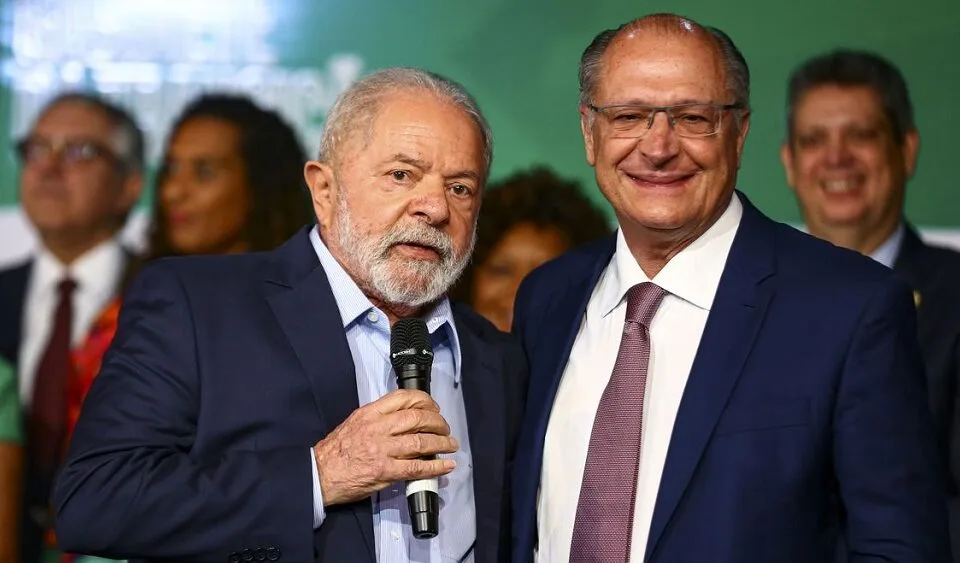 Leia mais sobre o artigo TSE recebe denúncia de rede de fake news do PT para atacar Flávio