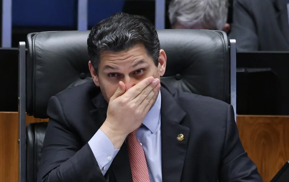 Leia mais sobre o artigo Chateado, Alcolumbre tira PEC da Segurança da pauta após críticas