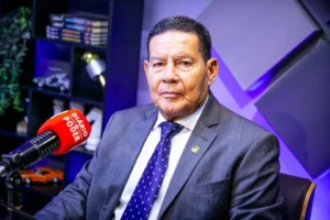 Leia mais sobre o artigo Mourão alega honra e valores ao justificar voto corajoso contra o fim da escala 6×1