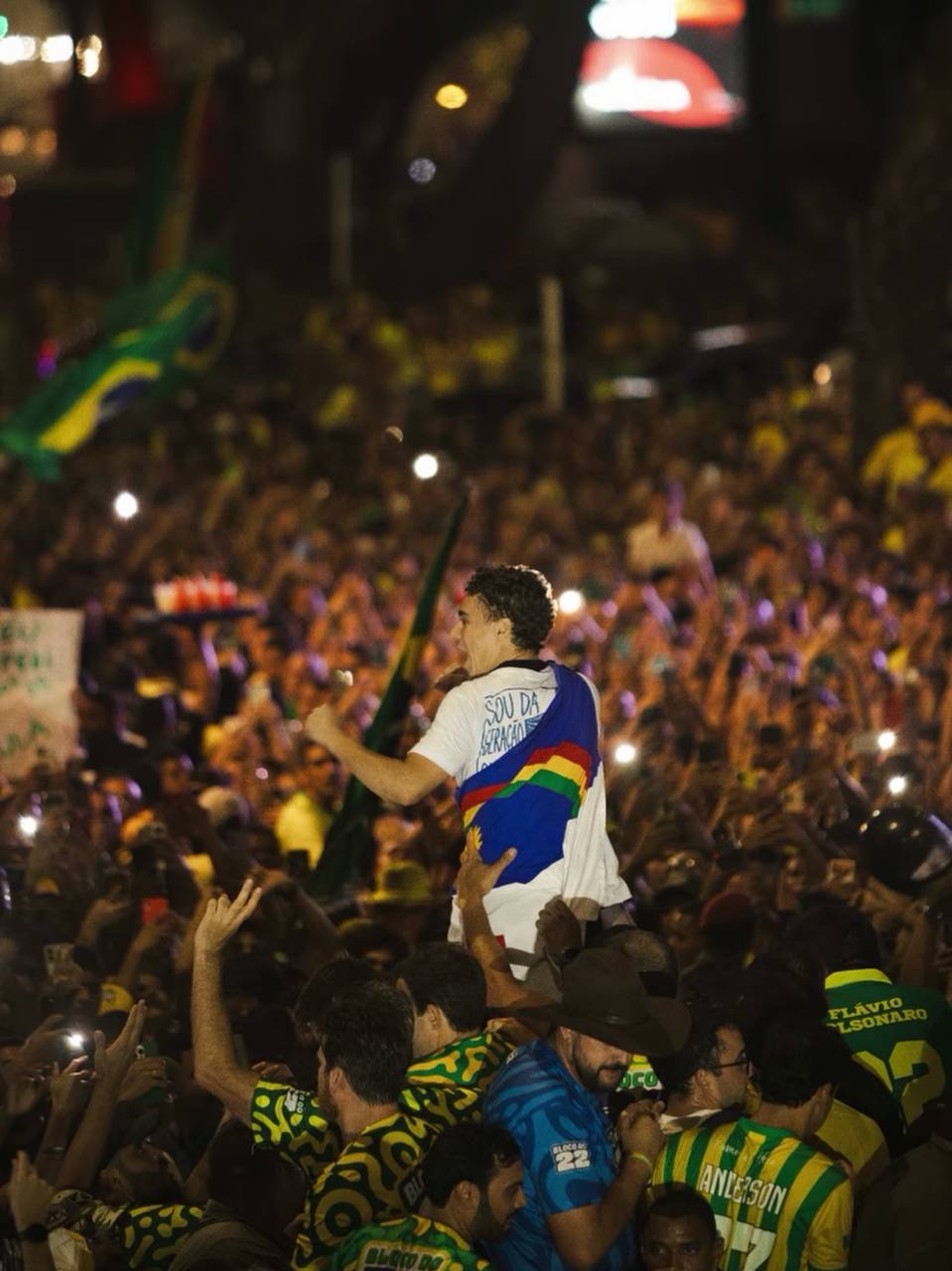 No momento, você está visualizando Bloquinho do 22 reúne mais de 100 mil pessoas na avenida Boa Viagem, no Recife